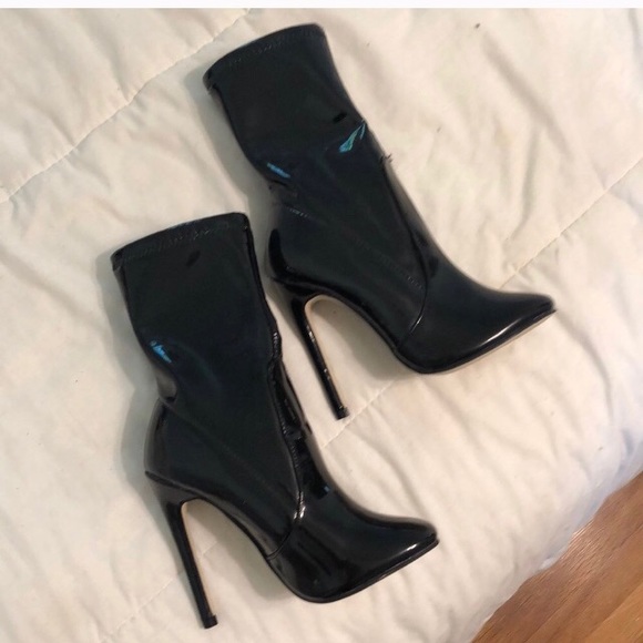 NWOT Missguided Black Vinyl Ankle Boots - Picture 4 of 6